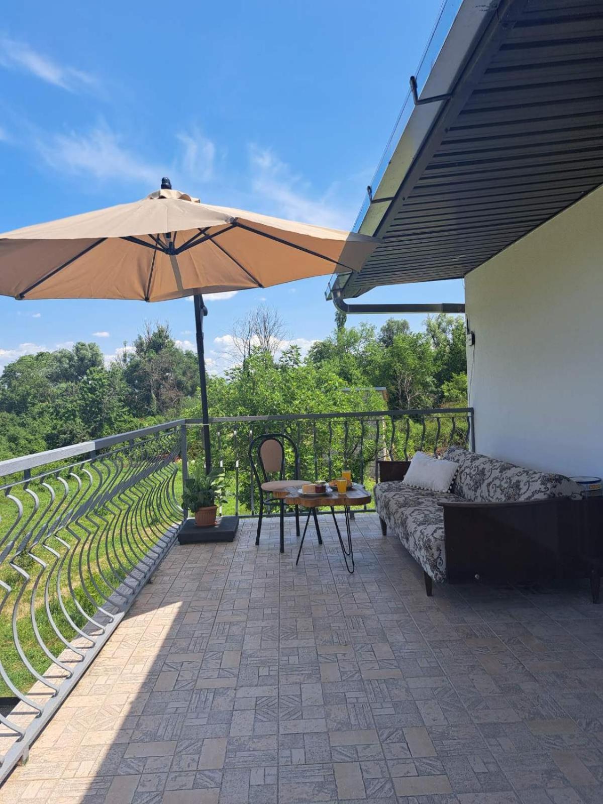 ליובוסקי Guest House Green River מראה חיצוני תמונה
