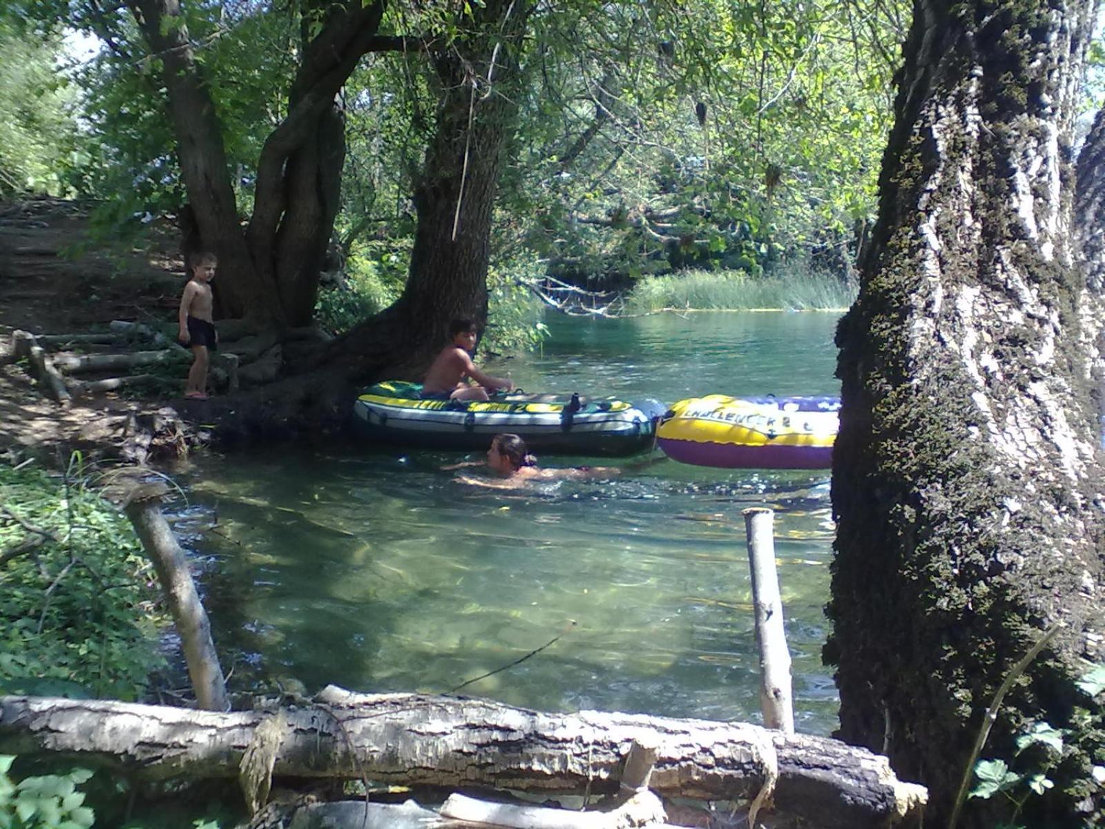 ליובוסקי Guest House Green River מראה חיצוני תמונה
